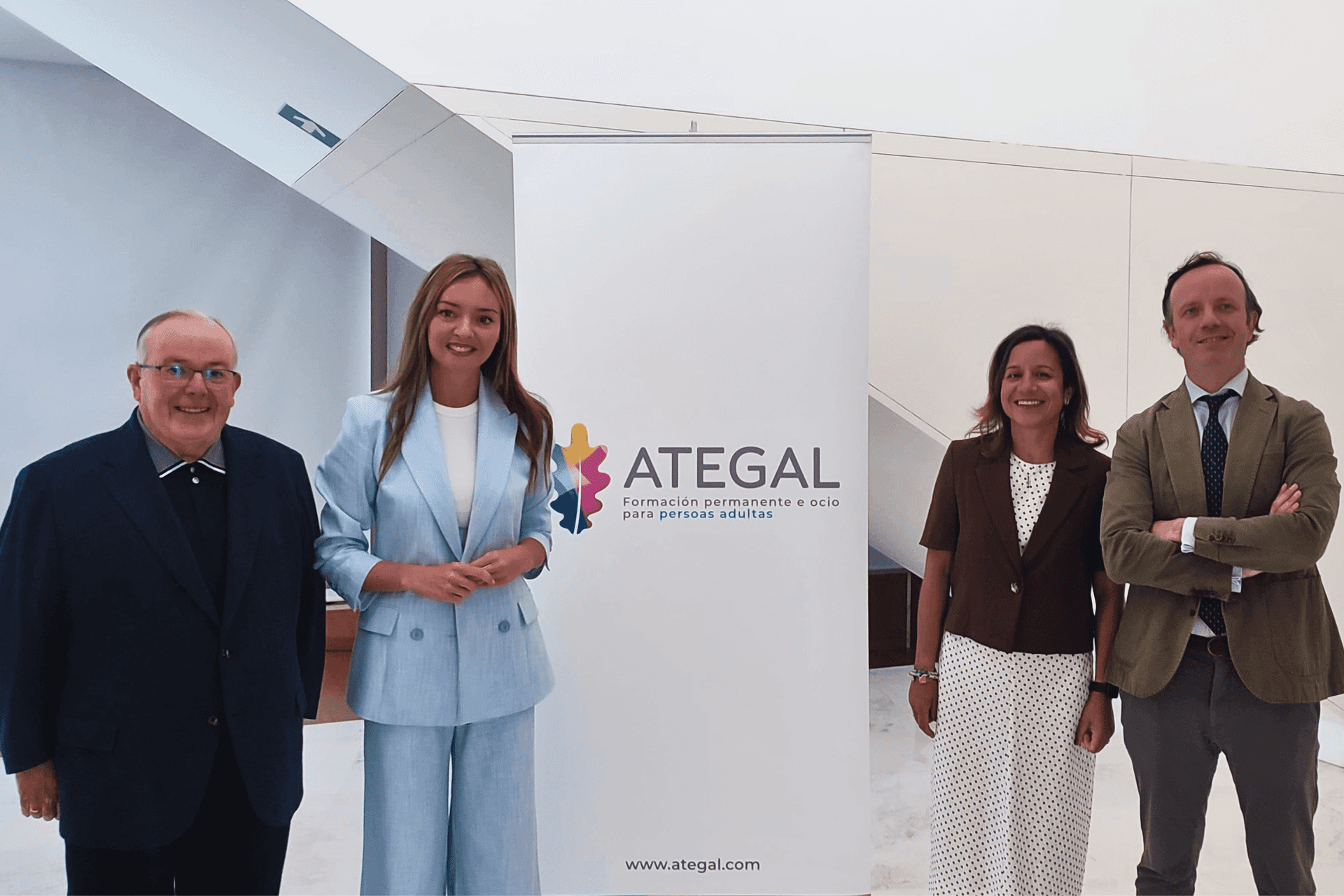 Exposición de pintura de fin de curso ATEGAL Santiago