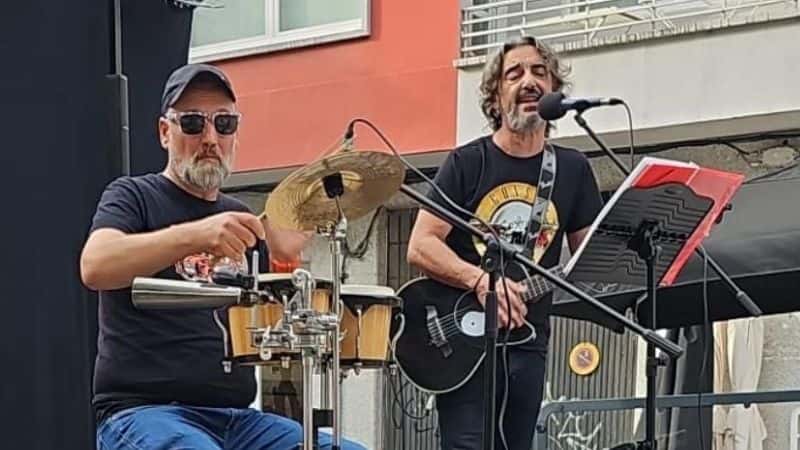 Concierto de Mala Herba Dúo en Samil