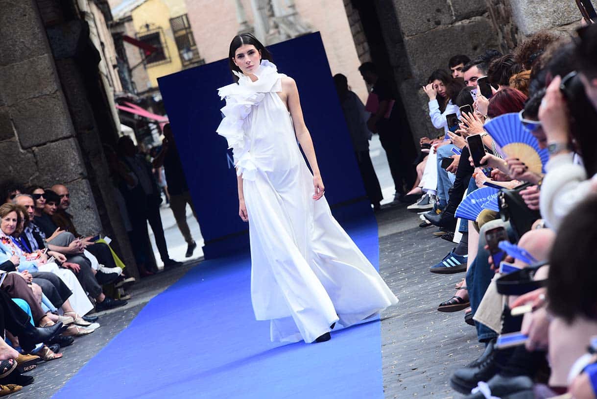 Desfile en Bisagra
