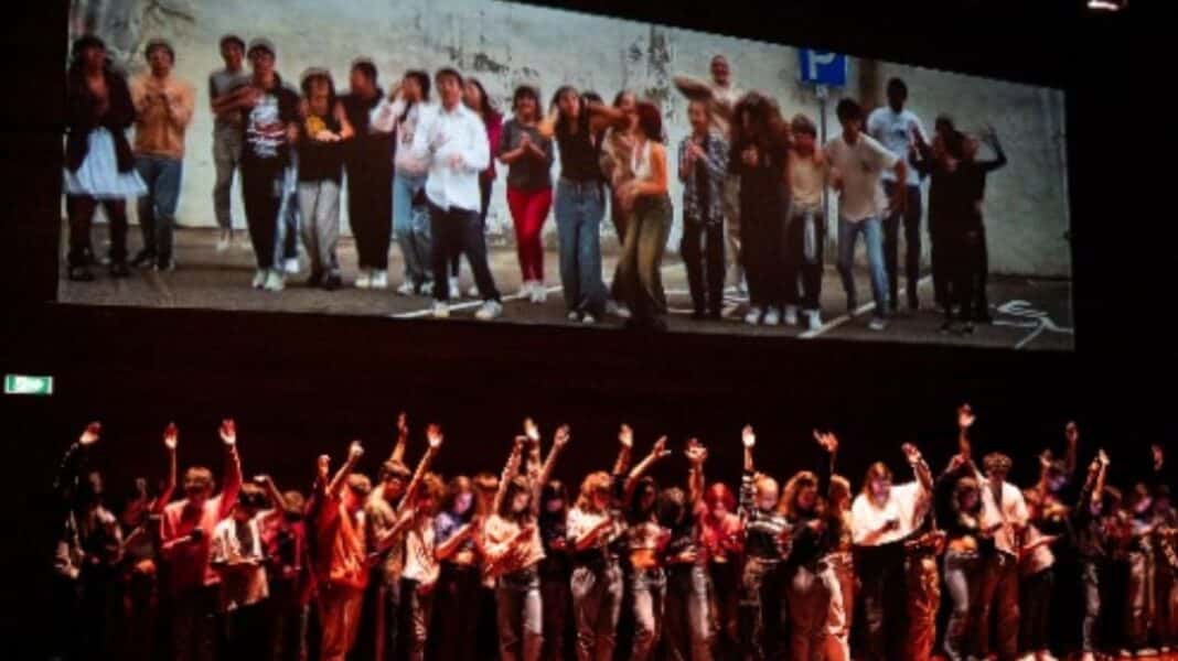 Selfie: ser joven en la sociedad del espectáculo