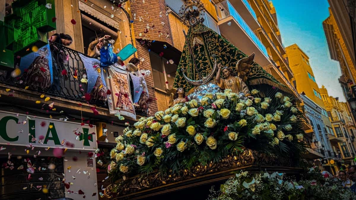 Procesión y Ofrenda de Flores a la Virgen de Los Llanos