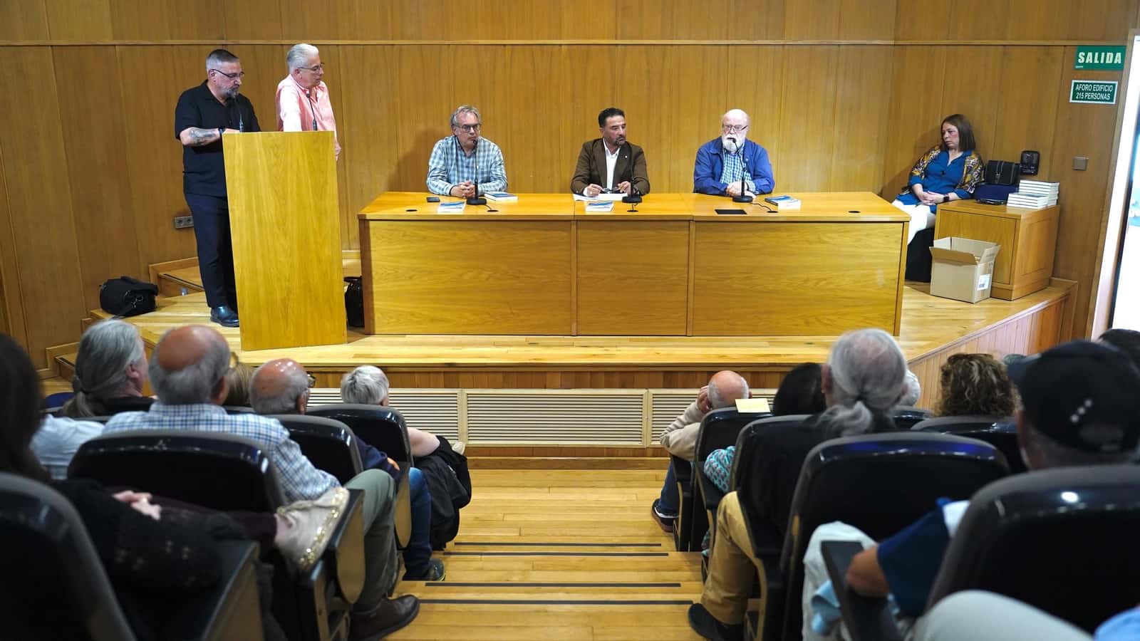 Presentación de libro 'Figuras de esplendor y contenido de la demarcación de la bella bahía'