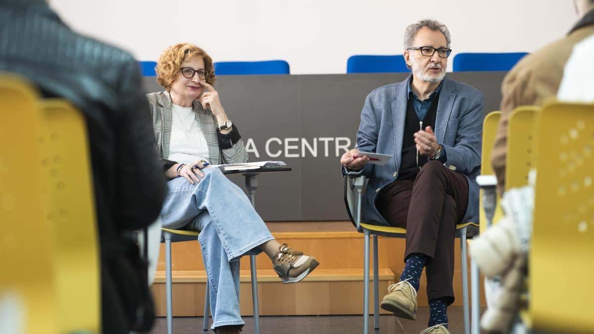 Eloy Tizón, en el club de lectura de la UEx
