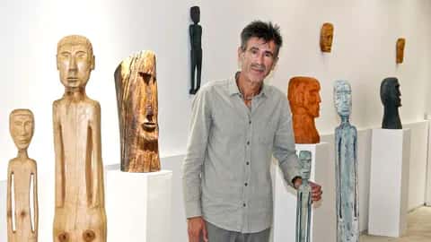 Exposición de esculturas de madera de Gonzalo Vila