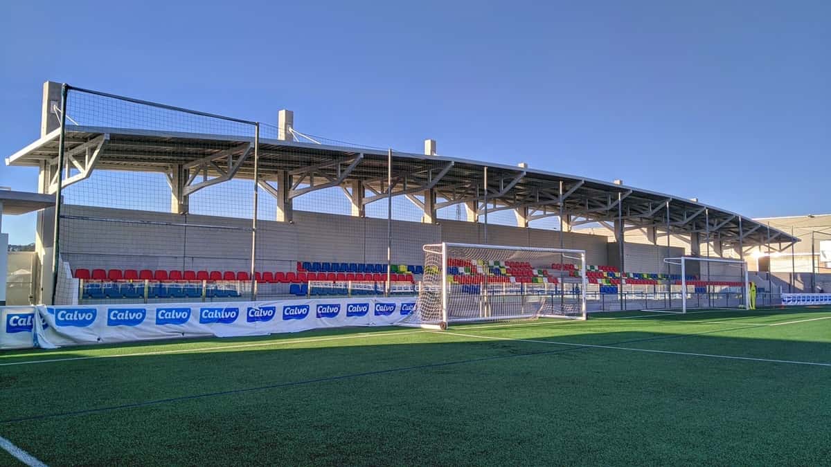 Rayo 21 juega su primer partido de Primera Regional en Eiróas