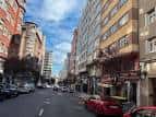 Perspectiva de la Calle Federico Tapia con edificios altos y cielo azul