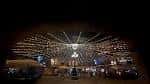 Túnel o bóveda de luces navideñas sobre una calle en Vigo