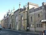 Vista exterior de la fachada del Brighton Corn Exchange y Dome