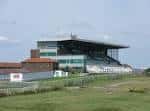 Vista exterior de la tribuna principal del hipódromo de Brighton