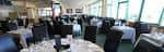 Salón de restaurante o comedor amplio preparado para eventos en el hipódromo
