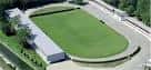 Perspectiva aérea del estadio y el campo de juego ovalado de Las Mestas