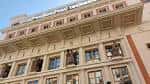Detalle de la fachada superior del Teatro Albéniz en Gijón