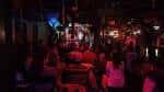 Interior del Percebe Comedy Bar durante una actuación de monólogos