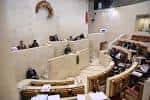 Interior del Hemiciclo o Salón de Plenos del Parlamento de Cantabria