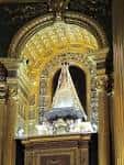 Detalle del retablo principal con la imagen de Nuestra Señora de Begoña