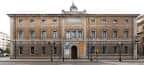 Fachada principal simétrica del edificio histórico del Antiguo Instituto