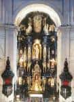 Detalle del retablo mayor de San Nicolás de Bari en el interior de la iglesia