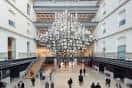 Interior del atrio principal de Tabakalera con la gran instalación artística colgante y escaleras mecánicas