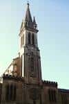 Detalle de la torre y el campanario de la Iglesia de Las Salesas en Vitoria