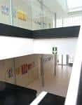 Área interior de exposiciones o vestíbulo del Civivox