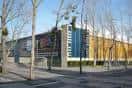 Vista exterior del Polideportivo de Mendizorrotza con fachada moderna