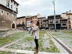 Vista diurna de la Plaza de la Burullería con el entorno de edificios tradicionales