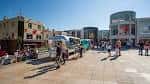 Plaza exterior del centro comercial Churchill Square en el centro de Brighton