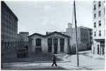 Fotografía histórica en blanco y negro del antiguo edificio central de la Plazuela de Aldabe