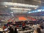 Vista interior del Palacio de Deportes Adolfo Suárez durante un evento deportivo con público