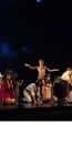 Escena teatral con actores en el escenario del Teatro Ortzai