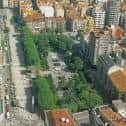 Vista aérea de los Jardines de Begoña y el entorno urbano de Gijón