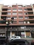 Fachada de un edificio de arquitectura urbana en la Alameda de Urquijo