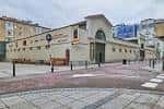 Fachada exterior del edificio histórico del Mercado del Este en Santander