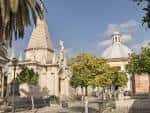 Perspectiva de los panteones y la capilla principal del Cementerio Histórico de San Miguel