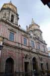 Fachada principal de la Iglesia de San Luis de los Franceses con sus torres barrocas