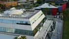 Perspectiva aérea de un edificio de oficinas de arquitectura contemporánea en Málaga TechPark