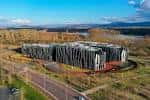 Vista aérea del edificio de la Universidad EUNEIZ y su entorno en Vitoria-Gasteiz
