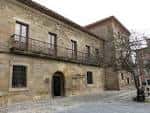 Vista exterior de la arquitectura tradicional asturiana del Museo Jovellanos