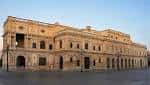 Fachada histórica de estilo plateresco del Ayuntamiento de Sevilla en la Plaza de San Francisco