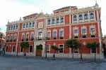 Fachada principal del edificio histórico de la Fundación Cajasol en la Plaza de San Francisco
