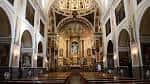 Vista amplia del interior de la iglesia destacando el altar mayor y la cúpula