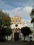 Fachada principal de la Parroquia de San Gonzalo con su característica espadaña
