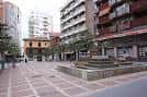 Vista general de la Plaza de Martí y Monsó destacando su carácter peatonal