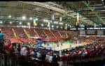 Panorámica interior del pabellón con público durante un evento deportivo