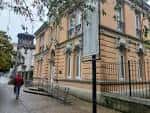 Fachada principal del Museo Nicanor Piñole en Gijón