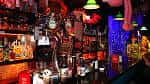Interior del Bar Satélite con decoración ecléctica y barra de bebidas