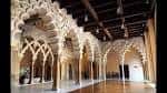Galería interior con arcos polilobulados de estilo mudéjar