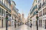 Vista panorámica de la Calle Marqués de Larios con su arquitectura clásica y suelo de mármol