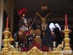 Trono procesional del Santísimo Cristo de la Sangre expuesto en el salón de tronos de la Casa Hermandad