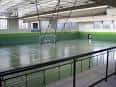 Vista elevada de la cancha polideportiva interior